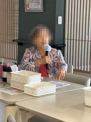 10월 1일 오후 노래 부르기 사진, 얼굴 비식별 처리됨