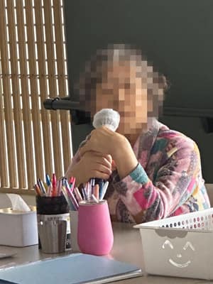 10월 9일 오후 노래 부르기 사진, 얼굴 비식별 처리됨