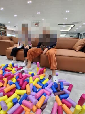10월 14일 오전 블록놀이 사진, 얼굴 비식별 처리됨